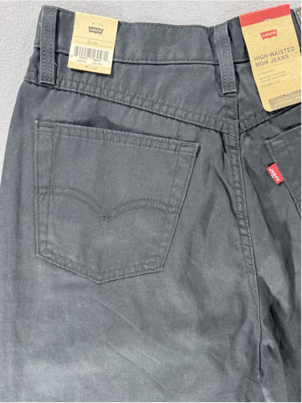 NWT Levi's '80's Mom Jeans High Rise Relaxed Tapered Leg Black Size 29x30 - Picture 14 of 16